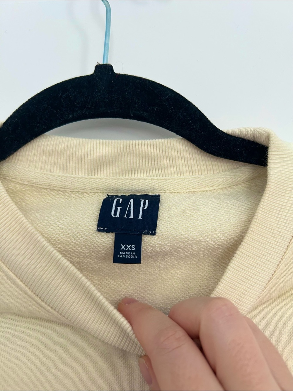 Gap Butter Yellow Cropped Sweatshirt - Picture 2 of 5